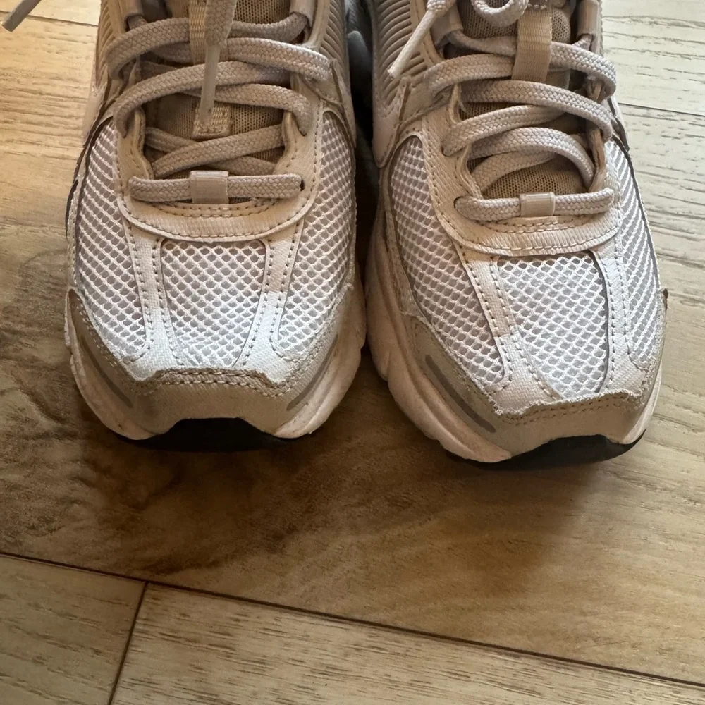 Nike Women's White and Gray Sneakers - Picture 3 of 4